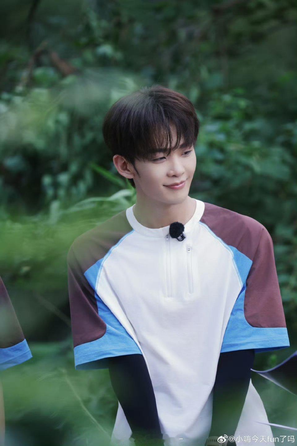 黄霄雲竟不知道王赫野是98年的王赫野和黄霄雲同龄这么久，对方居然才发现他是98年