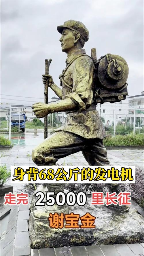 1976年，一位老人在北京军事博物馆参观时，看着四下无人，偷偷摸了一下文物，被工