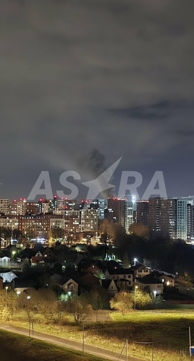 据报道，莫斯科科穆纳尔卡夜间发生爆炸，随后引发火灾。