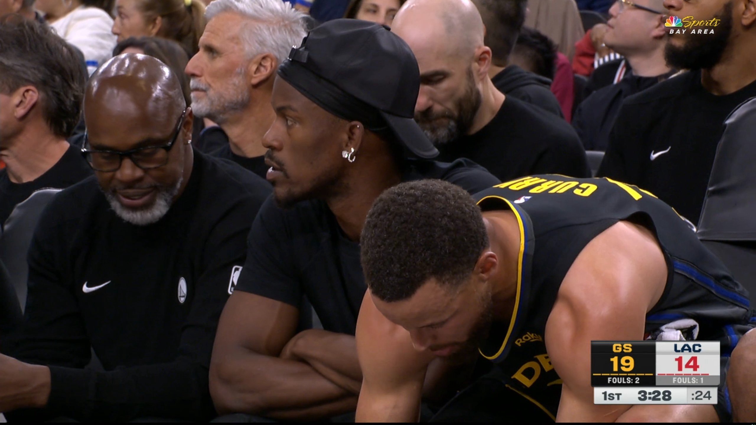 吉米·巴特勒自受伤以来首次出现在勇士队板凳席上 🥹勇士vs快船吉米巴特勒