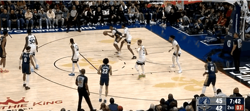 杨瀚森要加油了！同届13号秀这样打球，奎因打球很强硬



奎因算是本届最强内线