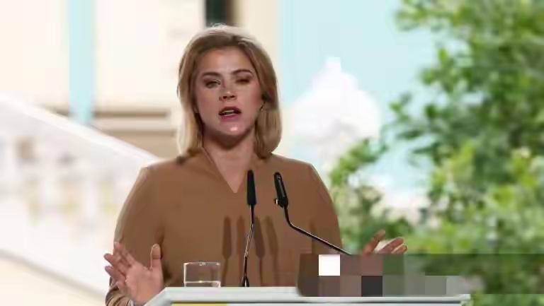 拉脱维亚总理埃维卡·西利纳可能已经瑟瑟发抖，据报道，拉脱维亚宣布关闭和俄罗斯、白