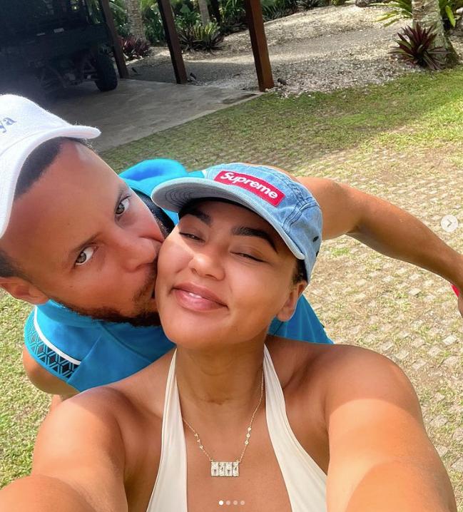 Ayesha Curry和她的丈夫 Stephen “Steph” Curry在