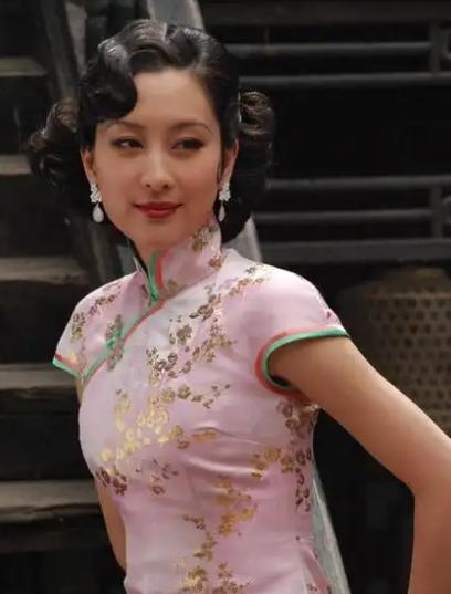 《旗袍》当年收视第一，靠的是样本户“全家天天看”，不是观众真买账。
广电白皮书一
