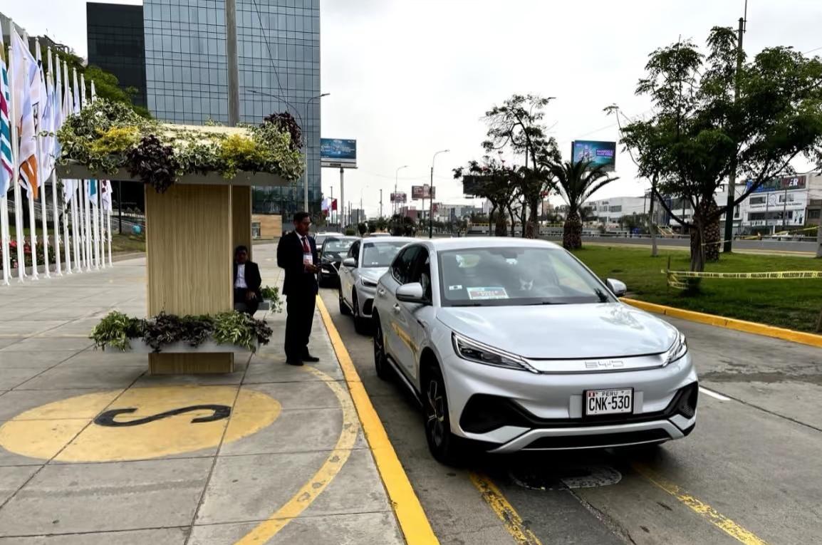 公务车的选择一直是高标准、高门槛，还要有一定的品牌形象，国内如此，海外亦是如此。