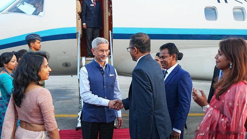 《印度教徒报》《印度时报》12月23日报道，印外长苏杰生以总理特使身份访问斯里兰