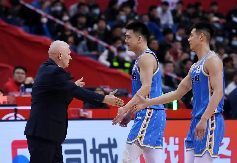 揭秘北京首钢换帅内幕！被广东双杀引高层不满，考虑过马布里。首钢还做着进前四的美梦