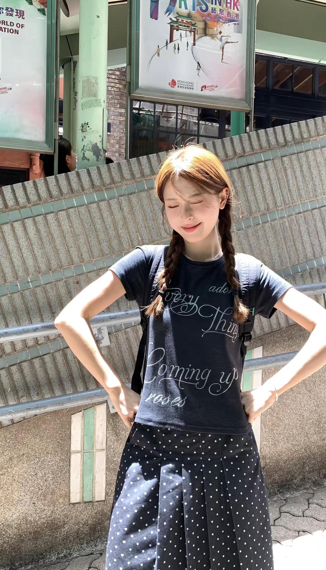 夏日旅行才是韩系氛围滤镜感穿搭的主场🧡。夏日旅行穿搭记录📝一些在香港的复古氛
