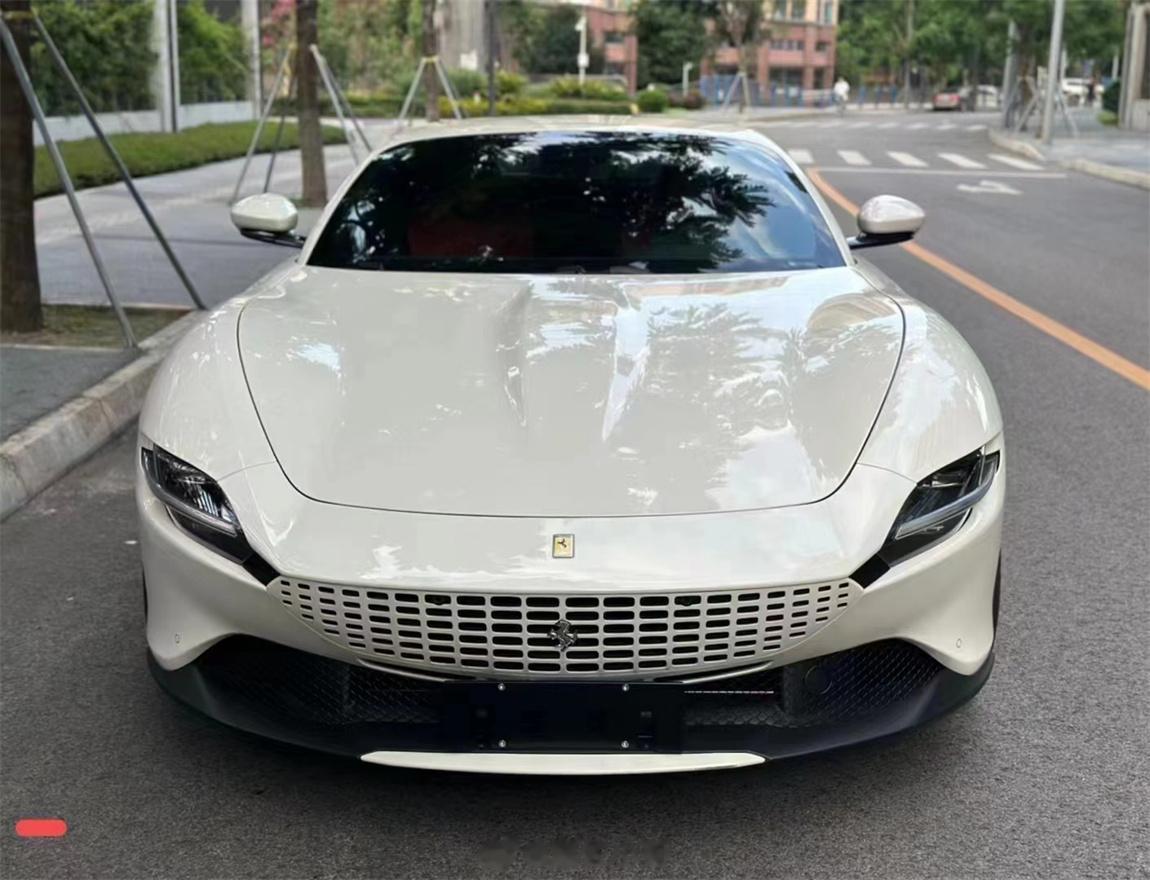 又又又是一台 ”全新“捡漏车[彩虹屁]法拉利 Roma 白外/红内 今年8月上牌