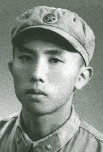 何其宗，自卫反击战英雄，1990年荣升中将，却在56岁时突然退役，定居四川营山，