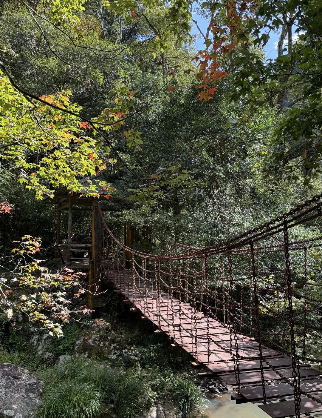 福州三叠井冬徒｜OOTD建议+黄金拍照机位清单
被瀑布包围的一天，痛快吸氧中……