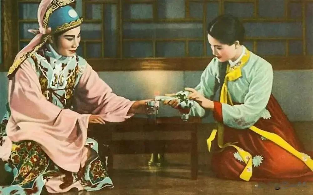 1954年王文娟 言慧珠 严凤英都演出了《春香传》，哪位最先演出呢？
我一直以为