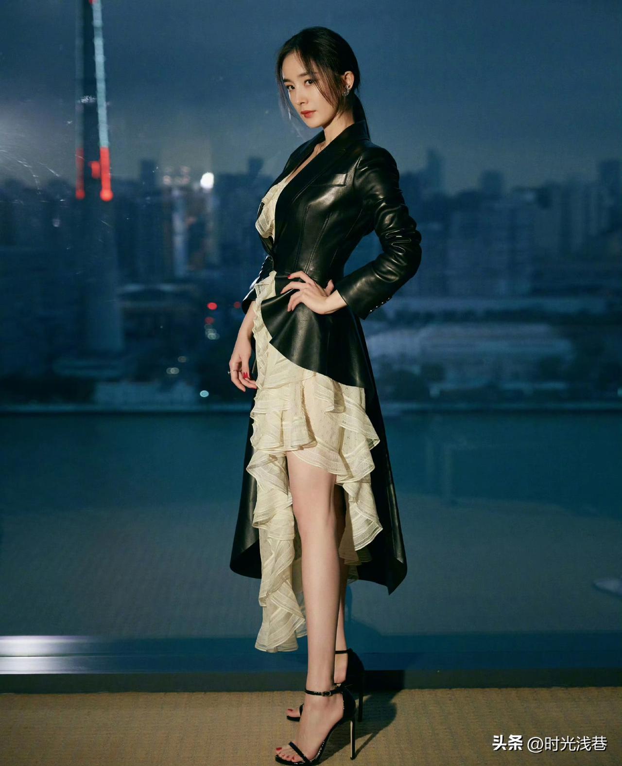 感觉杨幂的身材比专业模特更出色！