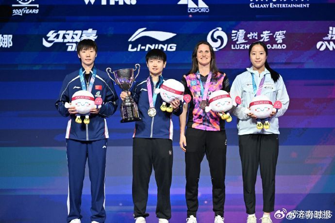 【#孙颖莎发文总结世界杯#】#孙颖莎晒世界杯大合照#  6日，发文总结世界杯：很