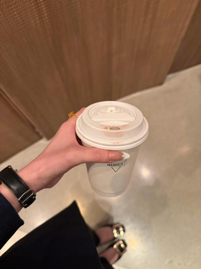 “和玩得来的人在一起玩才叫玩，和玩不来的人在一起玩，那种感觉就像加班啊。 ” 