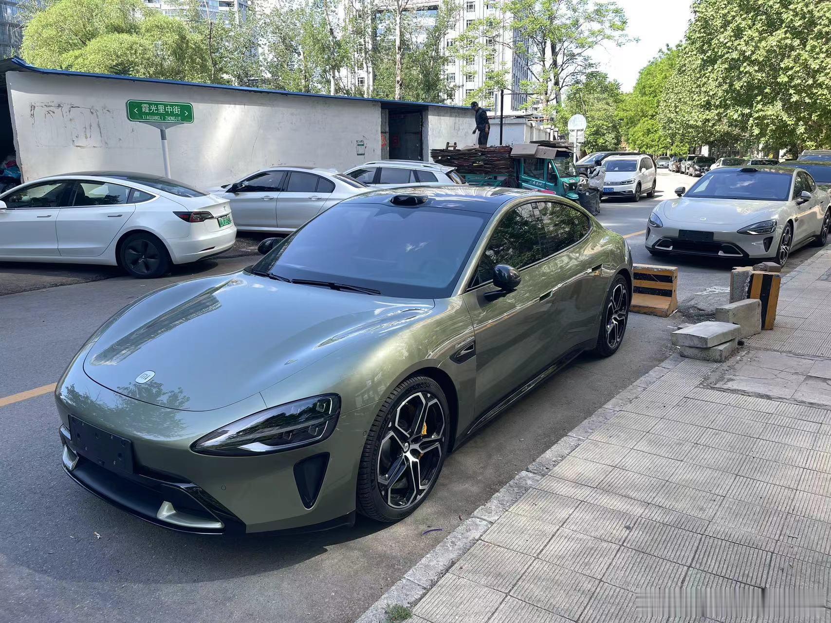 楼下小米含量越来越高了。其实这两天做片子的时候，我也一直在想，其实单论产品和价格