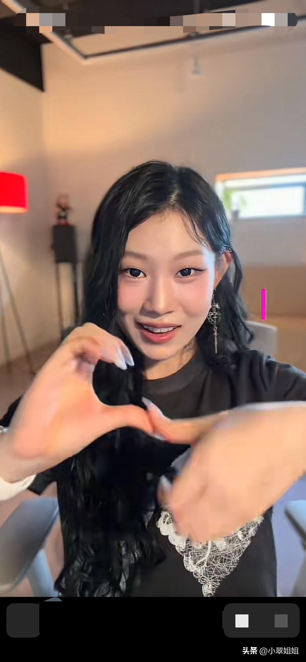 小沈阳女儿沈佳润太可爱了吧！刚出道时，看着这丑丑的小女孩，还挺自信的！没想到，现
