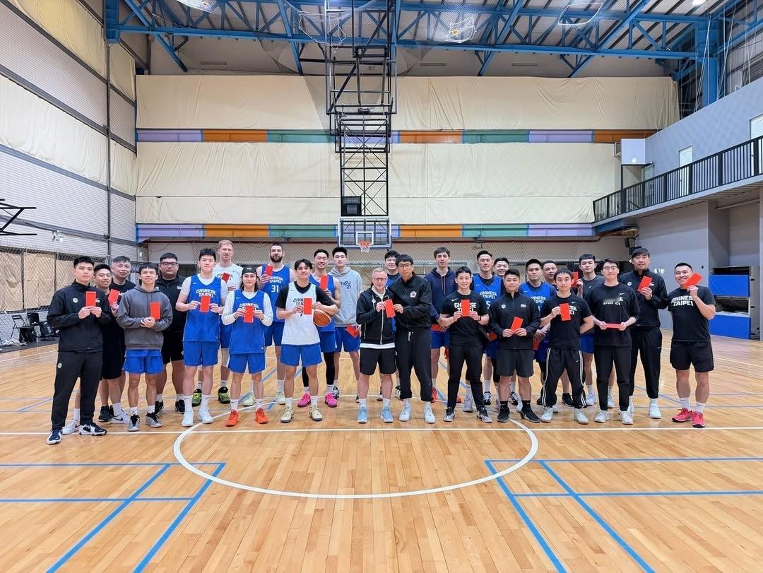 中国男篮在本窗口期的另一个对手——中国台北男篮，今天正式集训，球队发了大年初二的