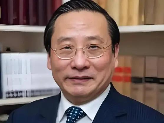 俄方咬定：天然气管道必须取道蒙古进中国。中方不肯松口。高志凯在访谈里不按套路出牌