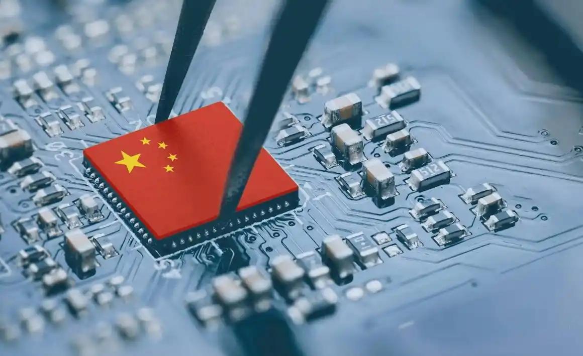 中国眼下最危险的，可能不是台湾，更不是美日！真正要命的，是一双隐在暗处的手，正悄