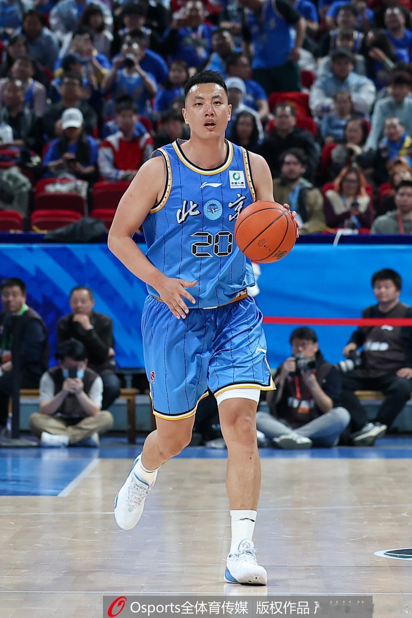 队长翟晓川砍下15分11个篮板，时隔476天再次得到“两双”，帮助北京取得三连胜