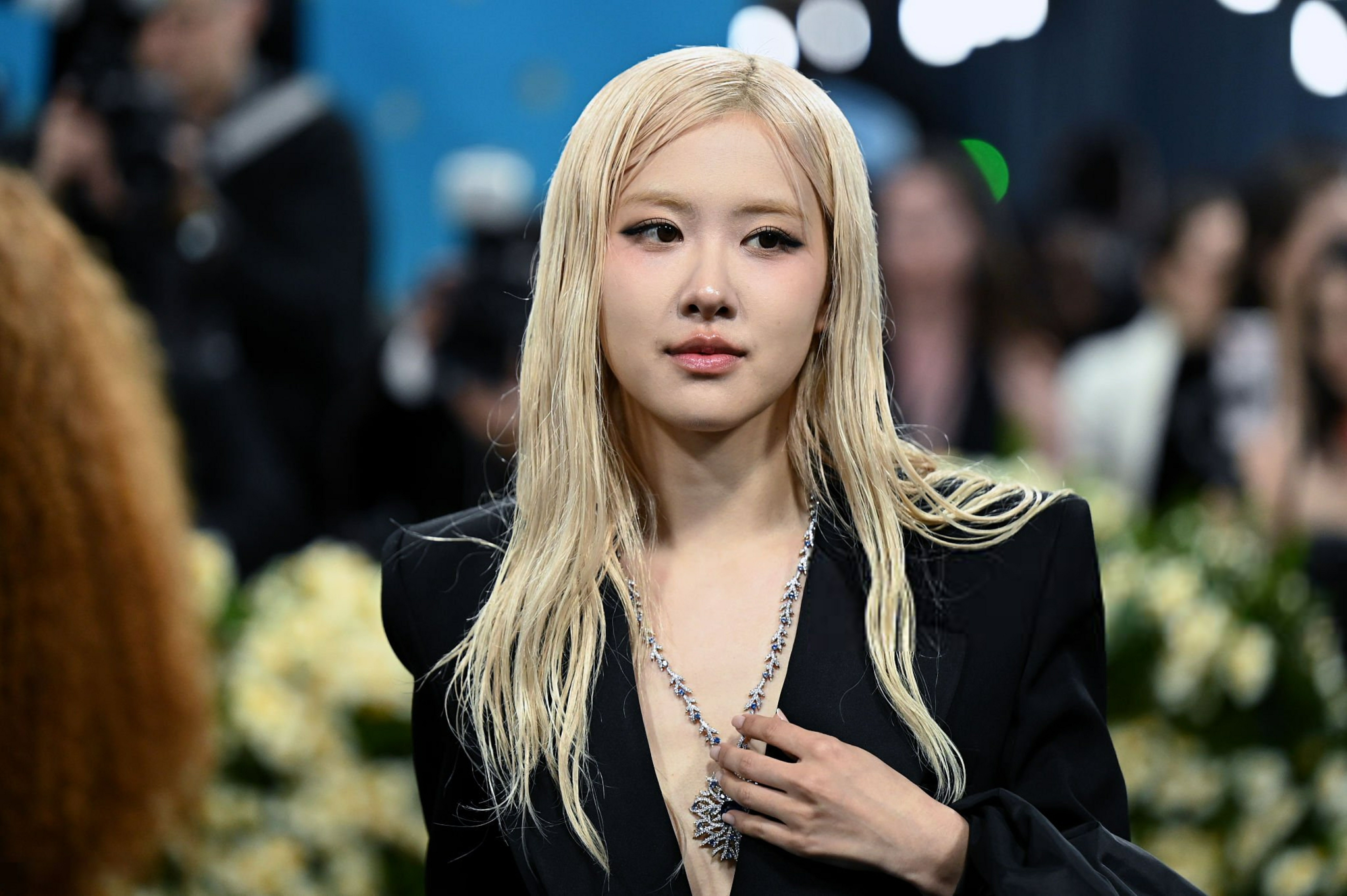 ROSÉ朴彩英美美亮相MetGalaMetGala红毯美图大赏！[亲亲][色][