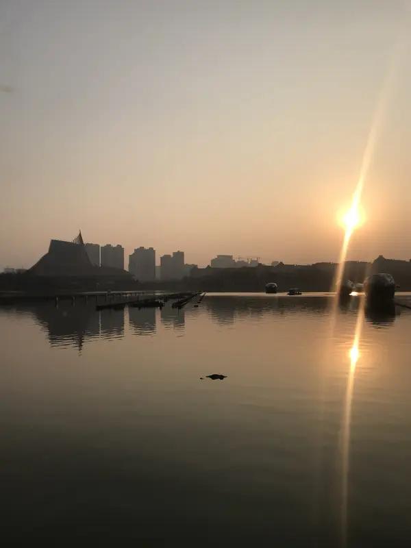 人一辈子如果遇到一个对你要求极其严格的大咖是幸运的。出人头地之前首先要精益求精。