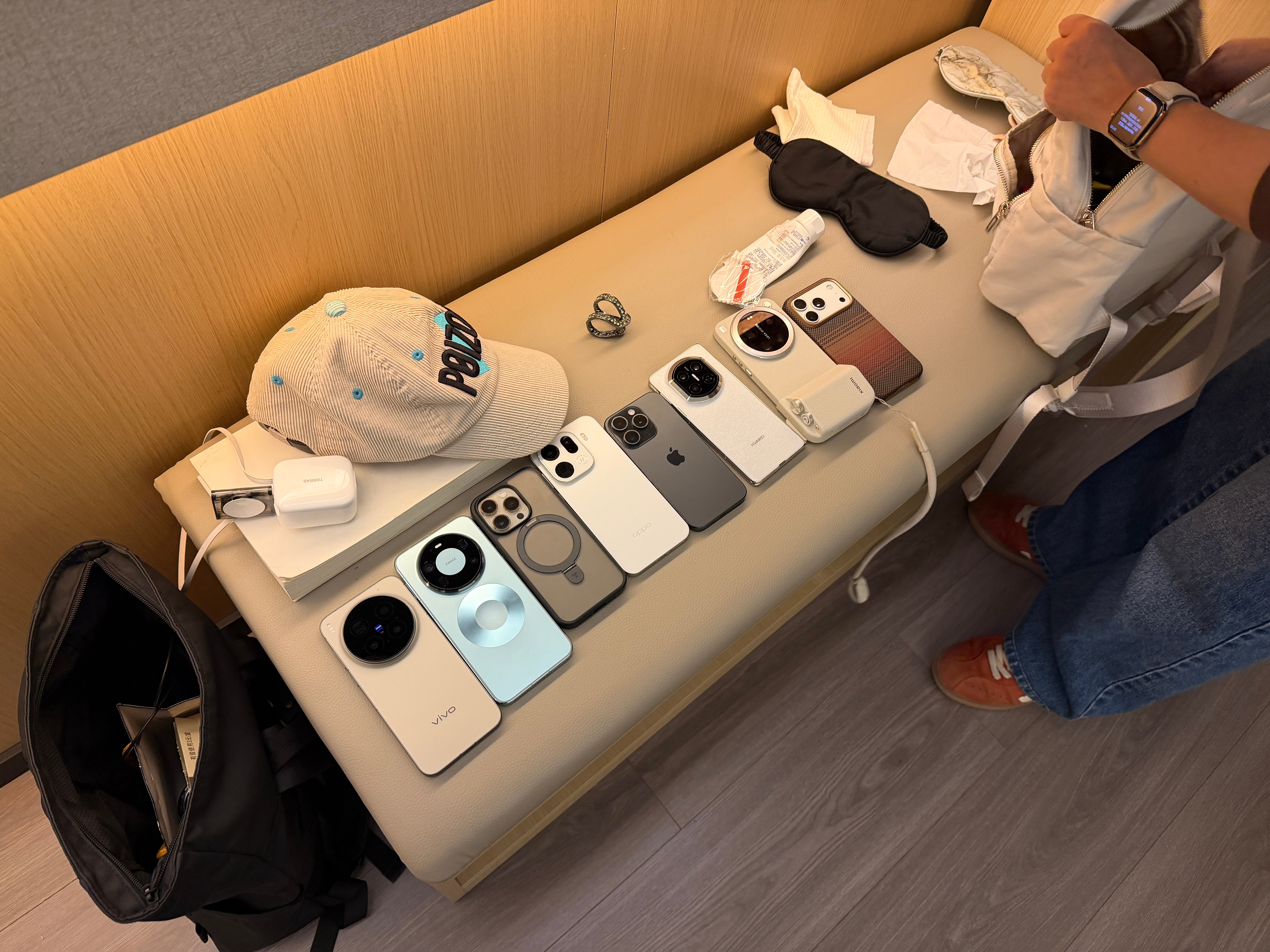 手机多的烦恼就是每次安检都得单独过检