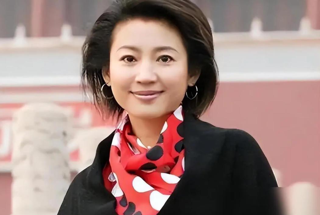 王小丫在2006年查出肾积水，当时节目正忙，突然倒下把同事都吓着了。医生说是长期