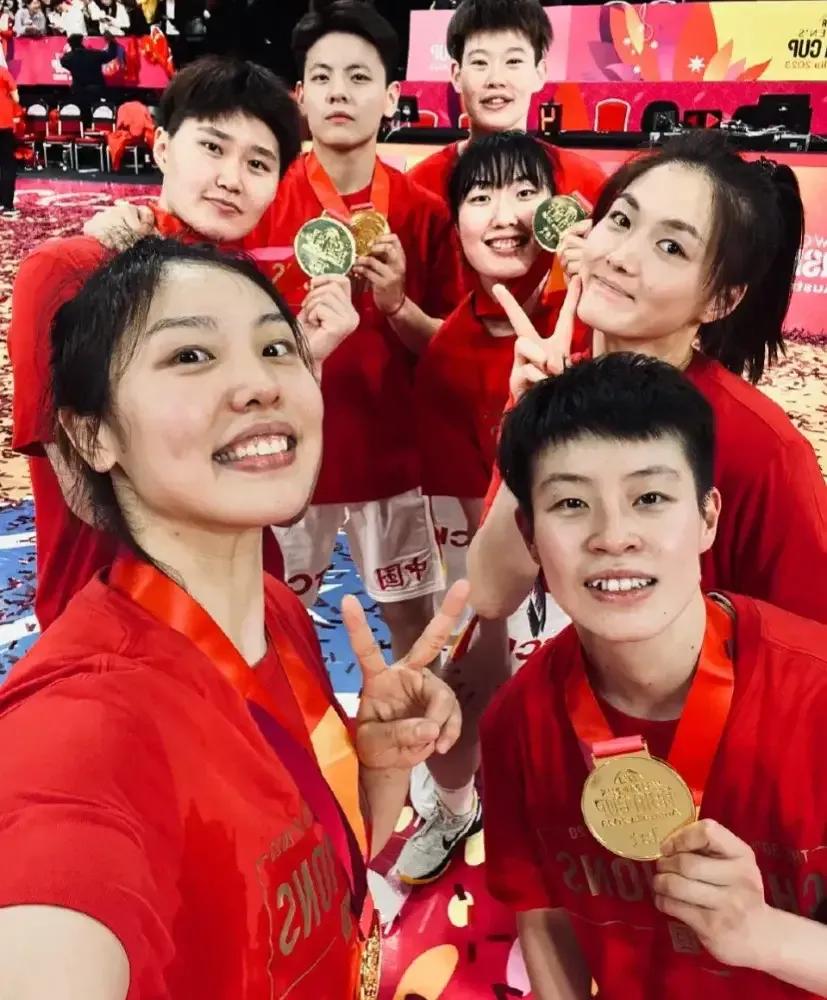 中国女篮73-67澳大利亚，
比赛一度落后，
并长时间处于处于胶着状态，
罗欣棫