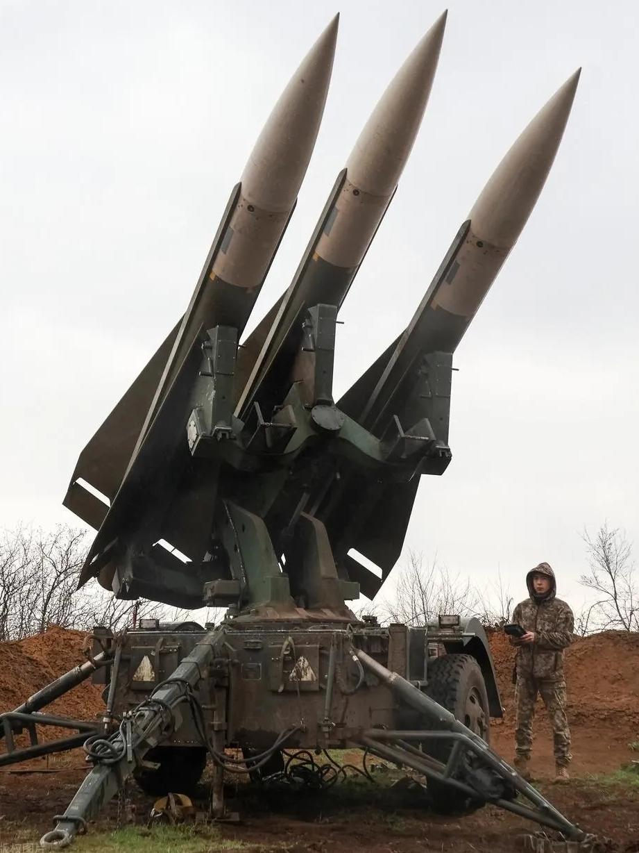 美国要打大仗了！

24日消息，美国派了第82空降师、第142野战炮兵部队、第4