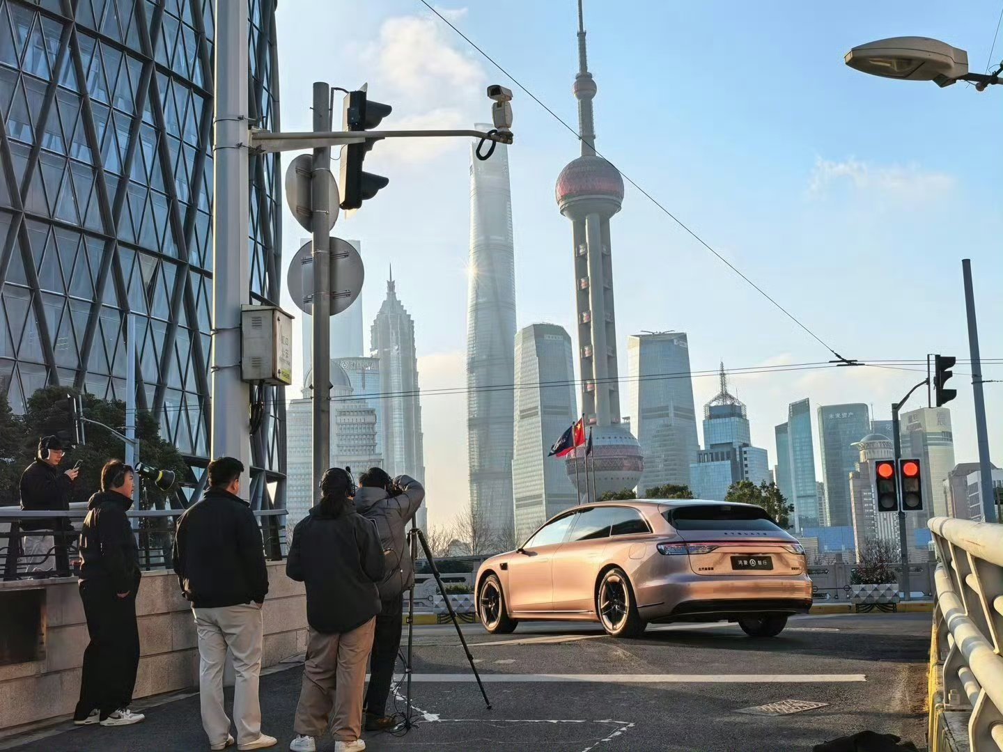 余承东在直播中还透露，享界会在今年秋天推出硬派越野 SUV 以及家用 MPV 车