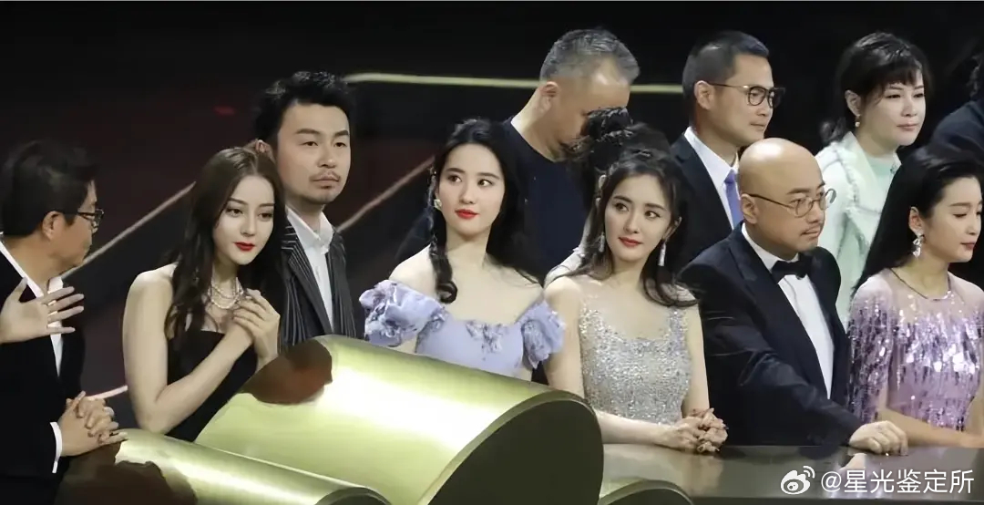 迪丽热巴的神颜曾经秒过谁呢？ 