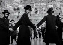 1939年，全球犹太人1400万。1945年，全球犹太人 750 万。1955年