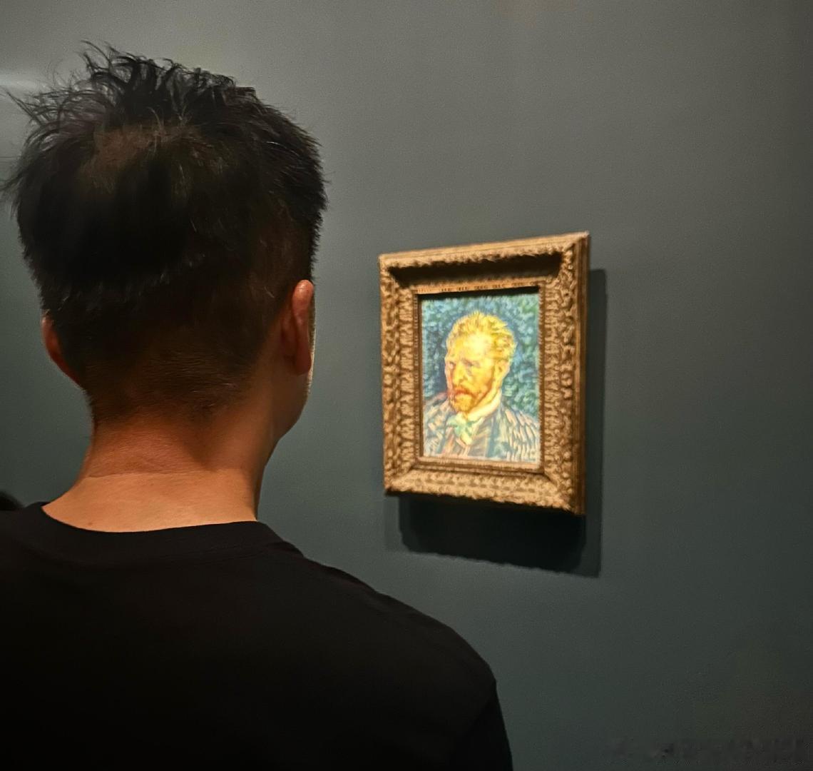 李依晓被曝结婚后首晒老公 李依晓首次曝光和老公的合照，婚戒也戴了起来，感觉好幸福