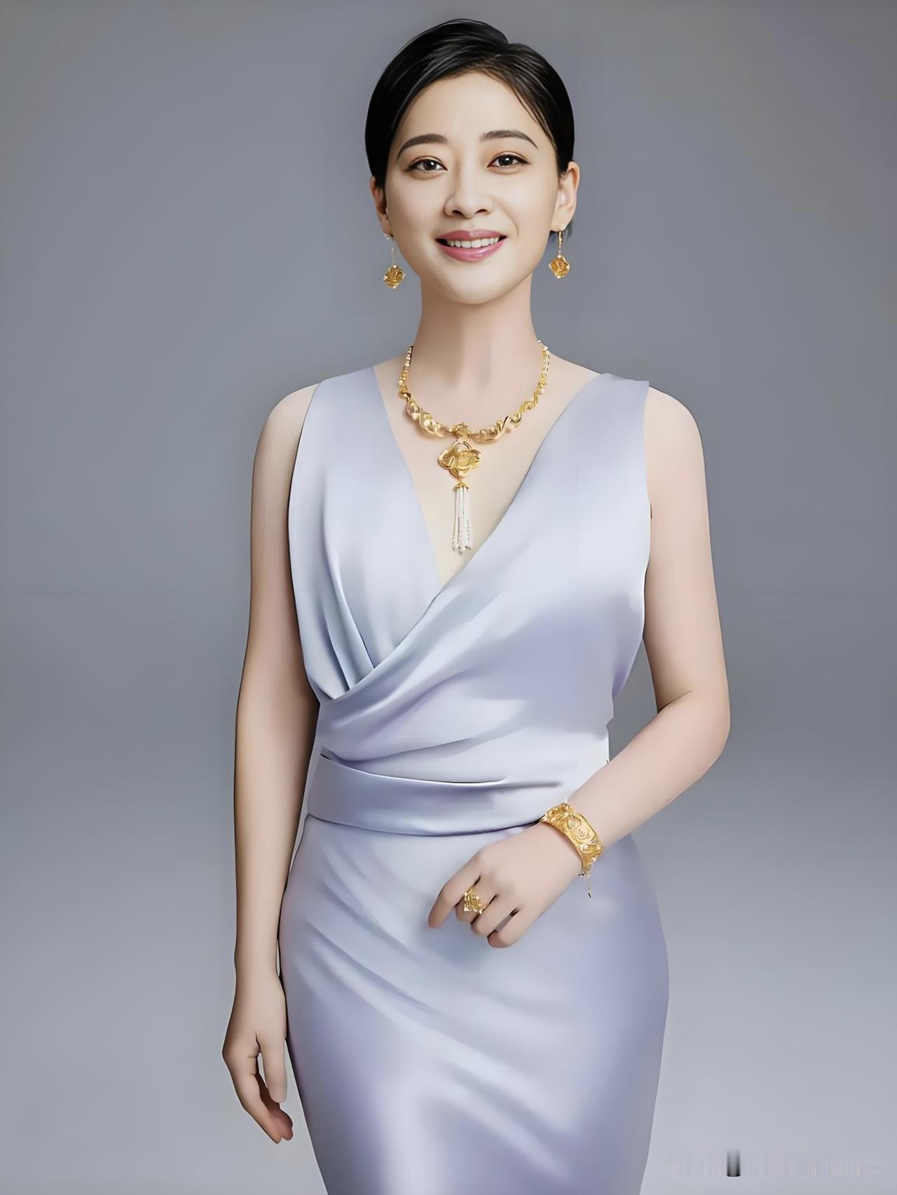 梅婷，气质温婉如兰，演技细腻入微。从《父母爱情》到《推拿》，她用角色诠释生活的温