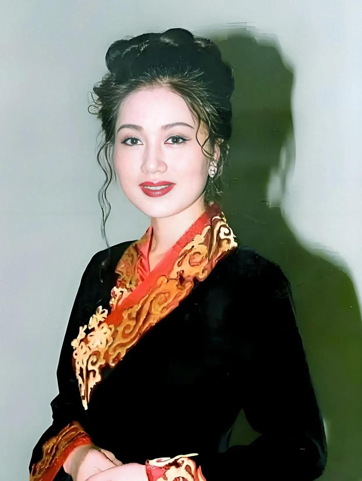 黄梅戏女王的传奇与风波！
马兰：被称为“黄梅戏女王”和“安徽一宝”，她的《女驸马