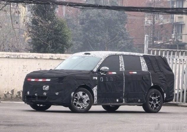 小米高管疑似爆料YU9小米的首款增程式大型SUV，路透一曝光，看来离和大家见面不