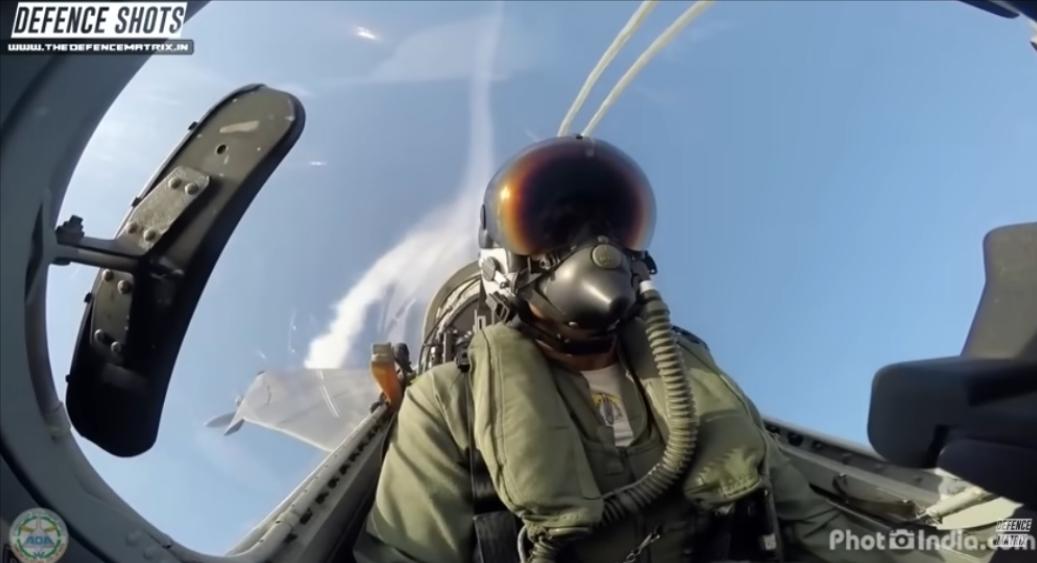 印媒反思“光辉”坠毁，称：“枭龙”远没有“光辉”稳定！[灵光一闪][惊呆][灵光