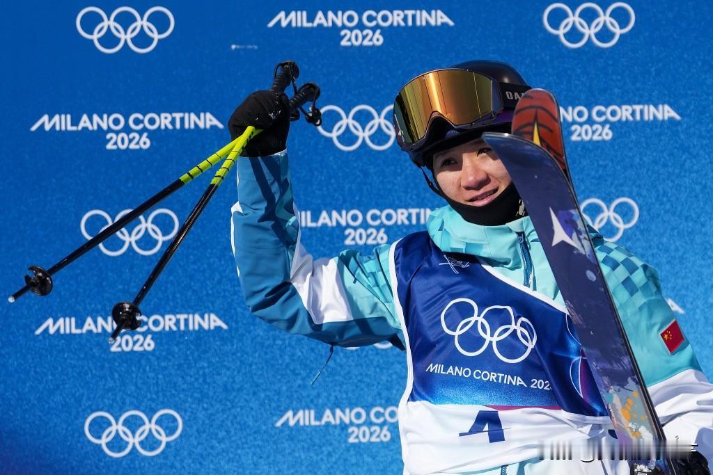 真的被李方慧一家人狠狠感动到了！
李方慧来自于黑龙江一个普通农家孩子，家里靠种水