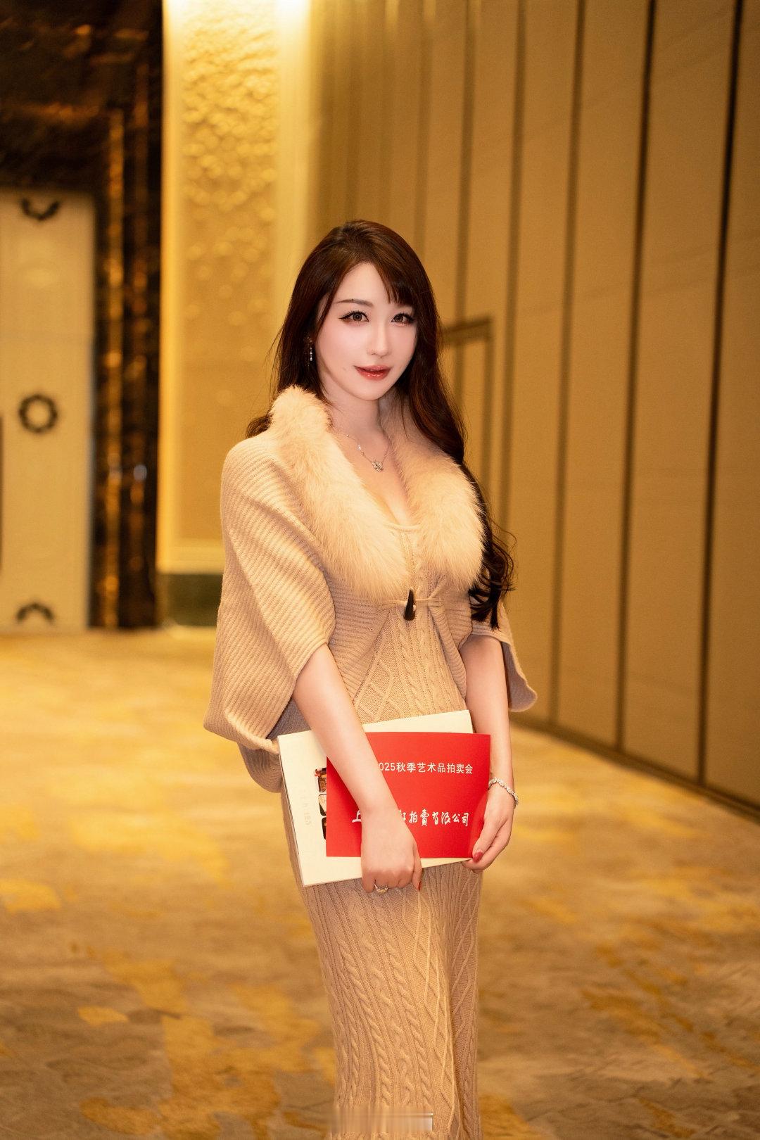 现在更喜欢有文化符号气息的作品☺️提货检查  林风眠《绽放》🌞艺术投资超模﻿画