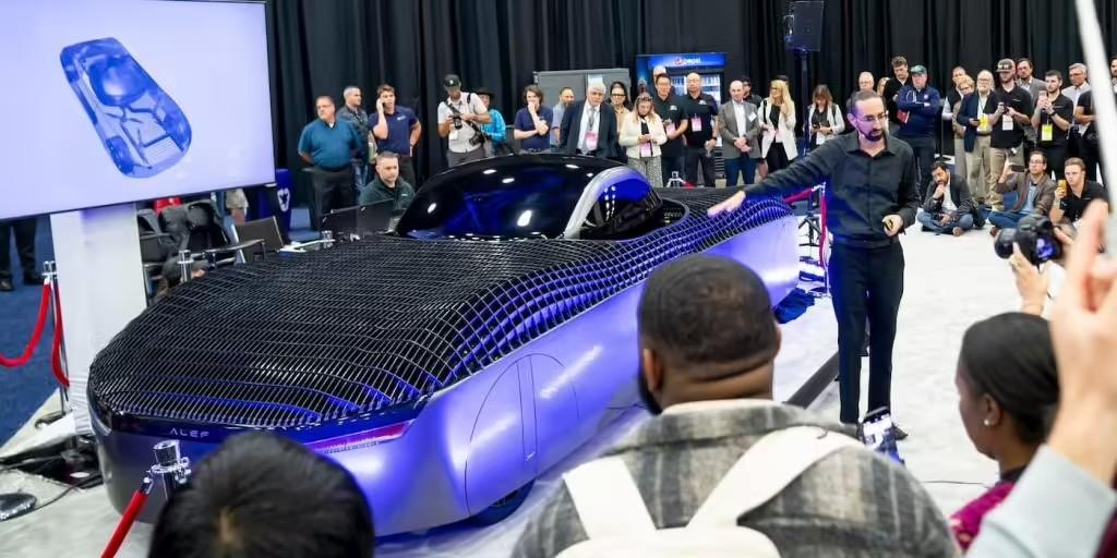全球首款纯电飞行汽车试运营！30万美元就能买个“飞天座驾”？🚗✈️  

Al