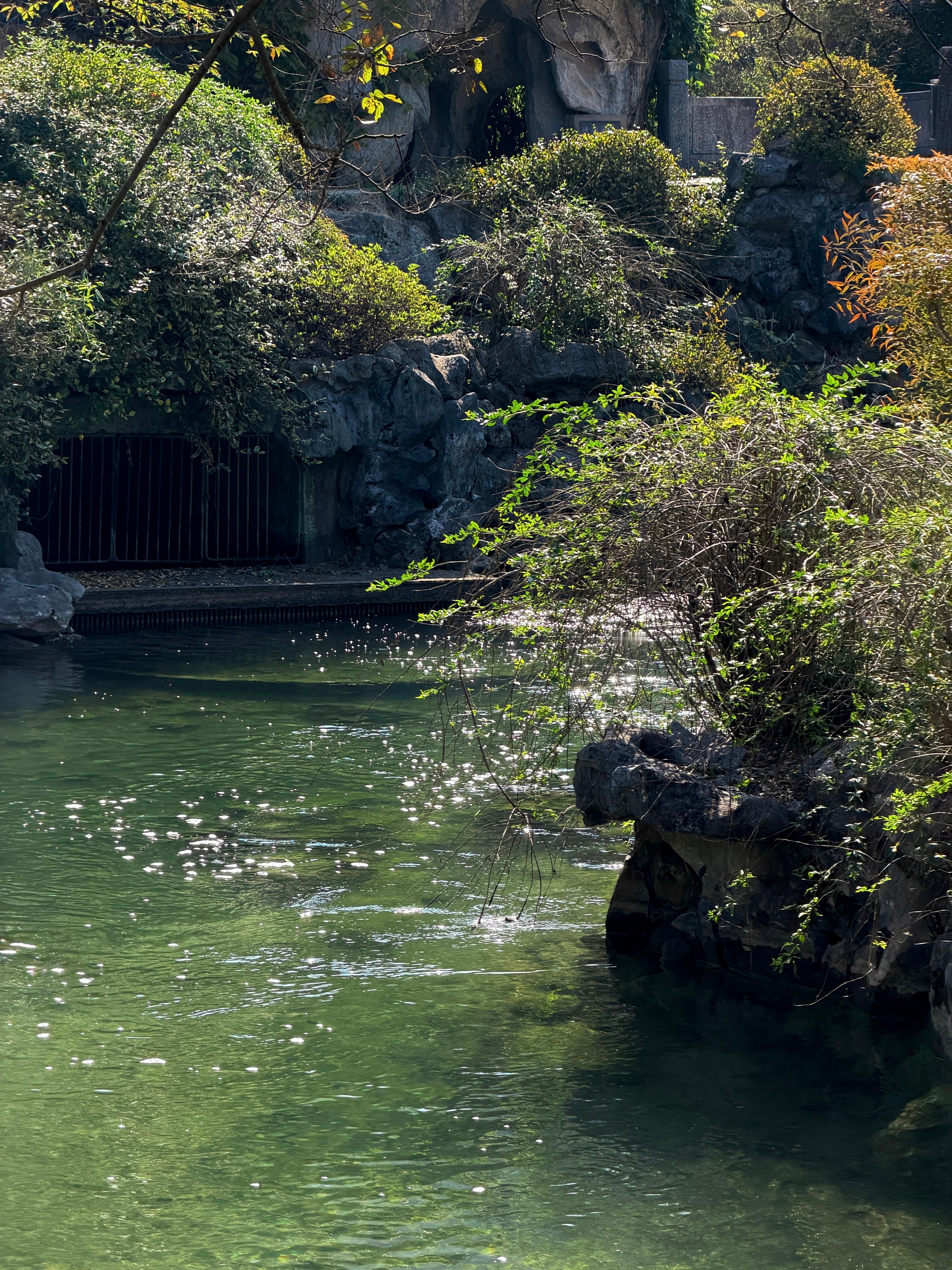 越来越感慨视野局限了实际上就连我们交朋友都是茧房式的，接触环境有很大不同的，迟早