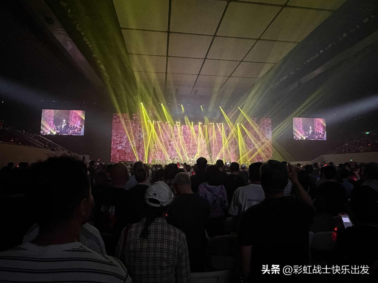继续撒点野
摇滚40周年
崔健北京演唱会
high爆[强]

崔健 摇滚 演唱会