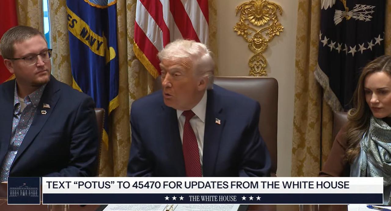 特朗普最近又在夸中国了，不过这次是为了大豆。

12月8日，他在白宫会见农业代表