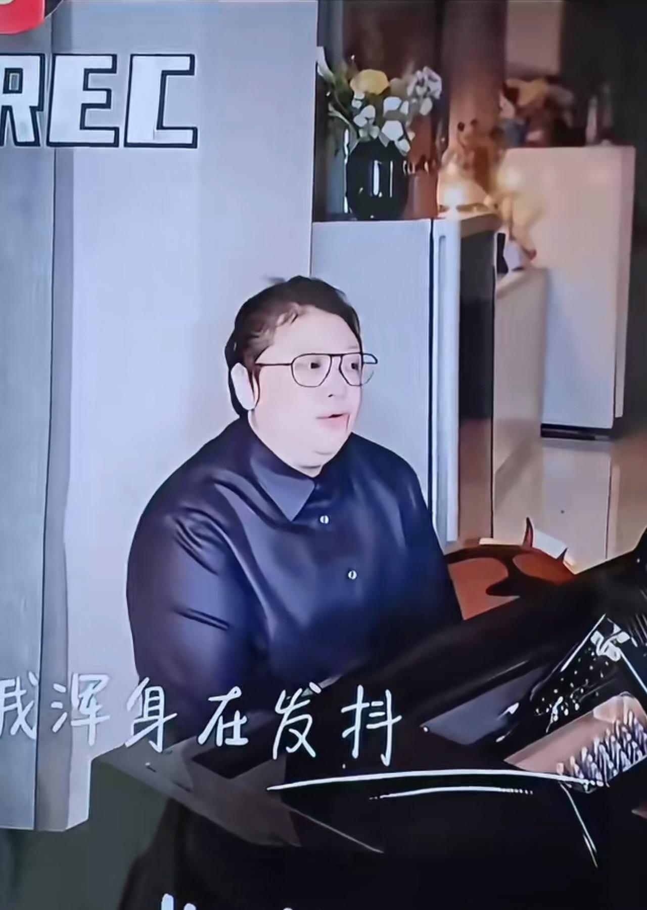 韩红再次发声，真是太冤了，
本想为冯小刚站台拉票房，
仅仅因为一句很普通的北京方