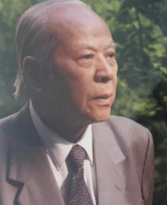 1985年，中国一高级干部访日期间，不顾多人劝阻非要去靖国神社，回国后就被中纪委