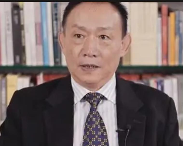 最狠的间谍，不偷你的情报，也不策反你的人，而是直接在你家里，帮你"立规矩"！卢麒