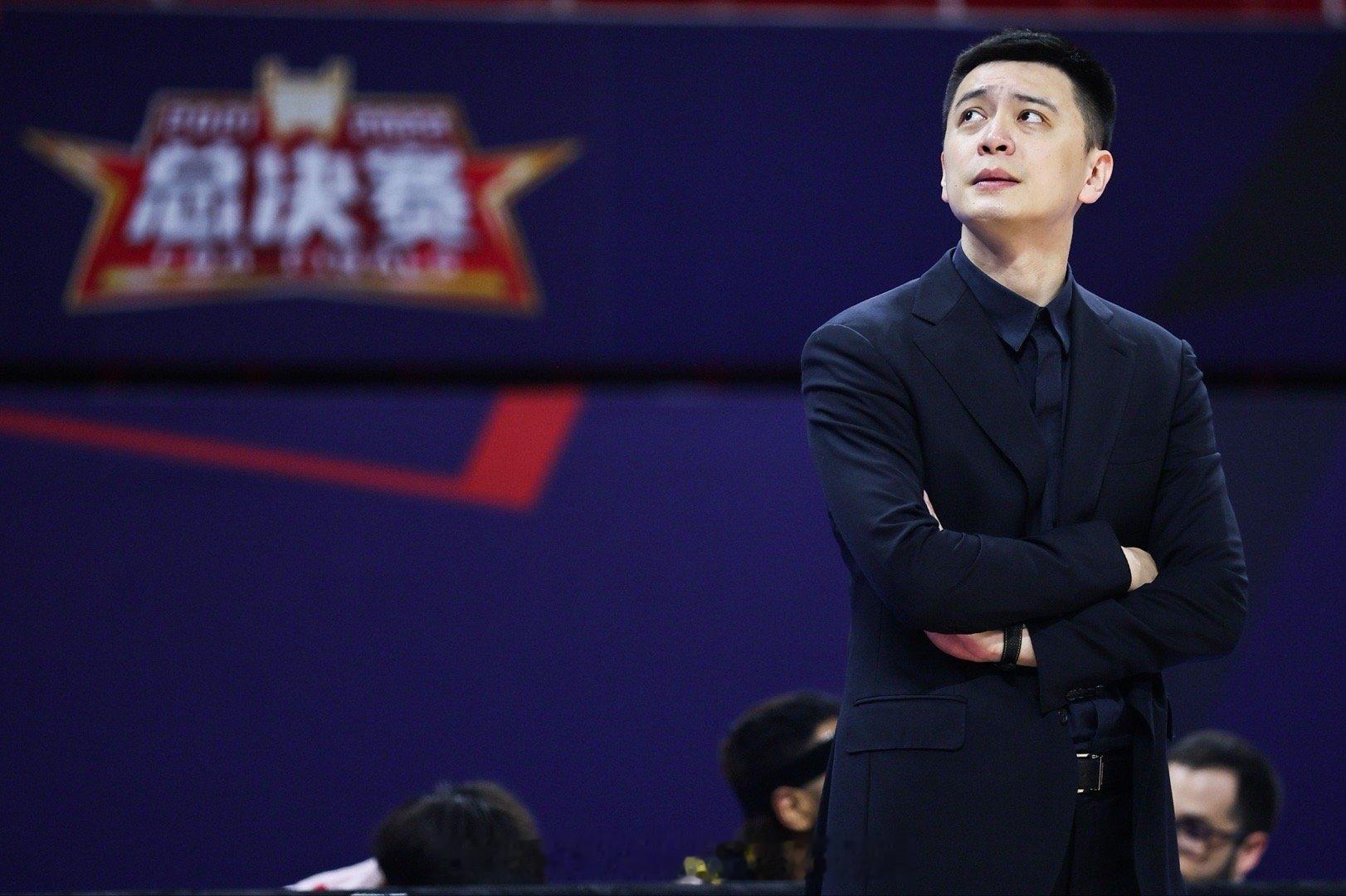 辽篮主帅杨鸣在球队遭遇四连败之后向球迷道歉：这场比赛非常对不起球迷的支持，今晚分