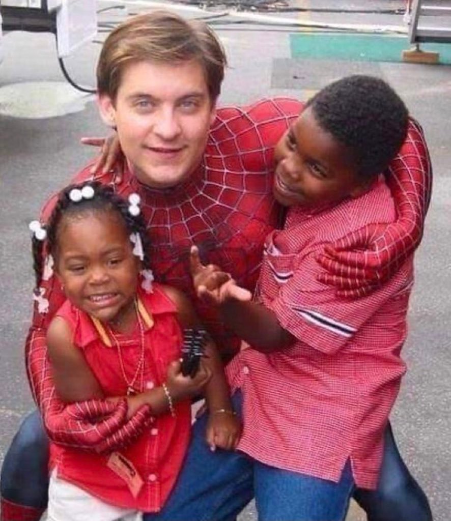 三代蜘蛛侠与孩子们的有爱一刻Spidey & Kids[蜘蛛侠][手指比心] ​